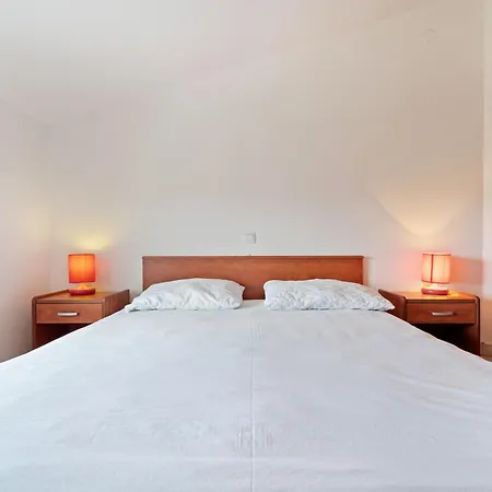 Beautiful In Near And Pula Apartment