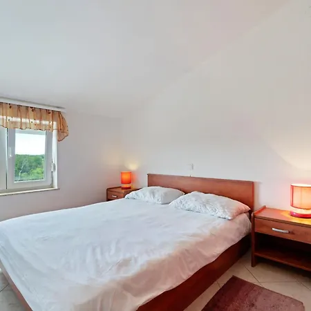 Apartment Beautiful In Near And Pula *