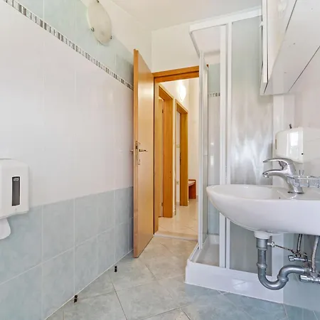 Beautiful In Near And Pula Apartment *