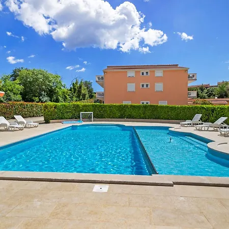 Beautiful In Near And Pula Apartment *