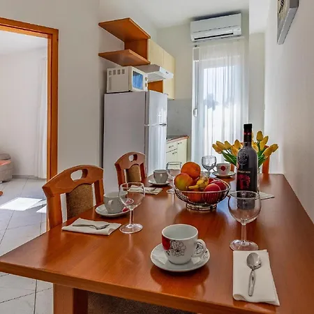 Beautiful In Near And Pula Apartment *