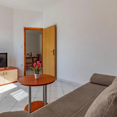 Beautiful In Near And Pula Apartment