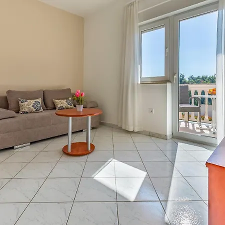 Beautiful In Near And Pula Apartment *